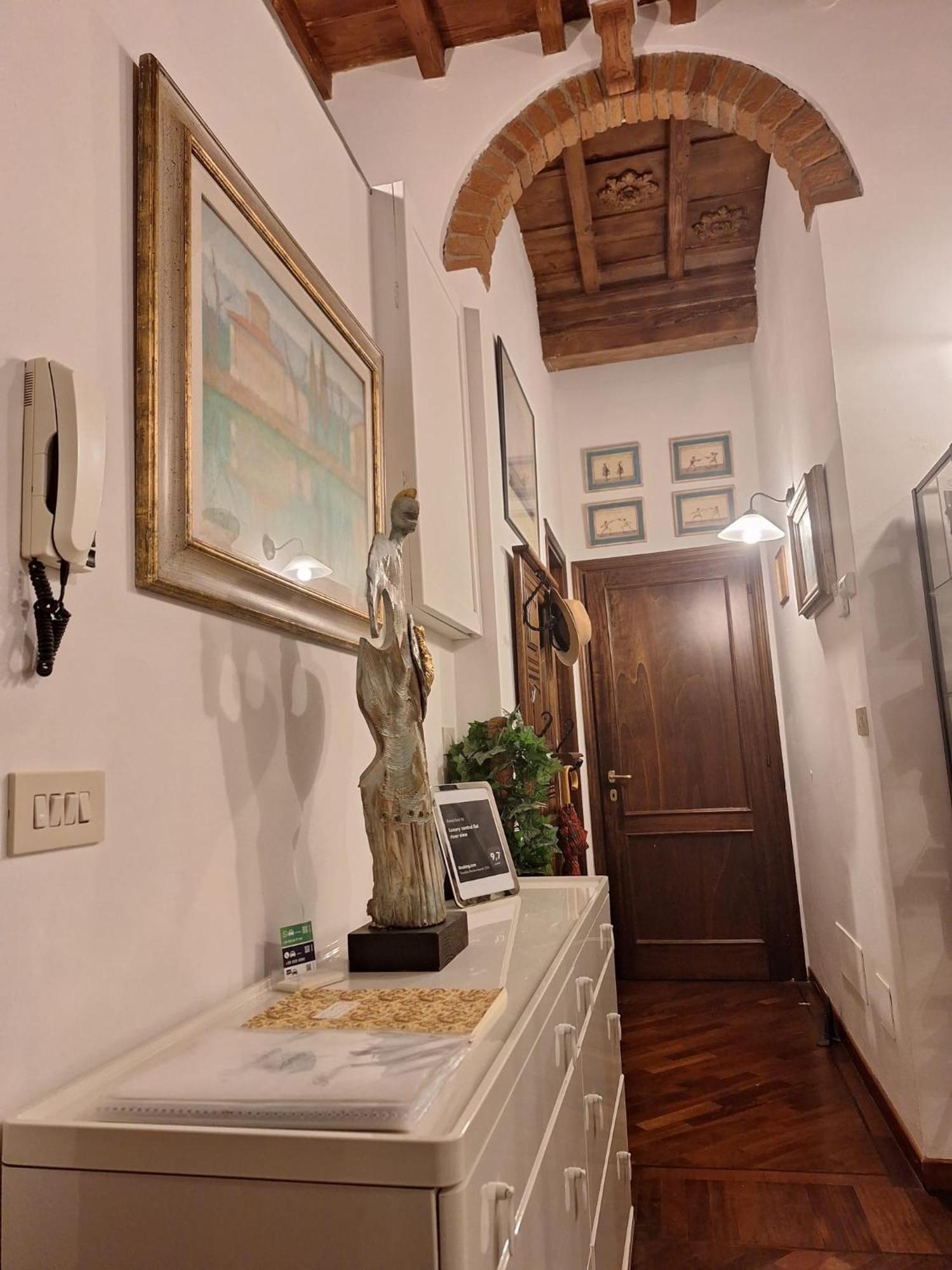 Luxury Central Flat River View Apartment Флоренция Екстериор снимка